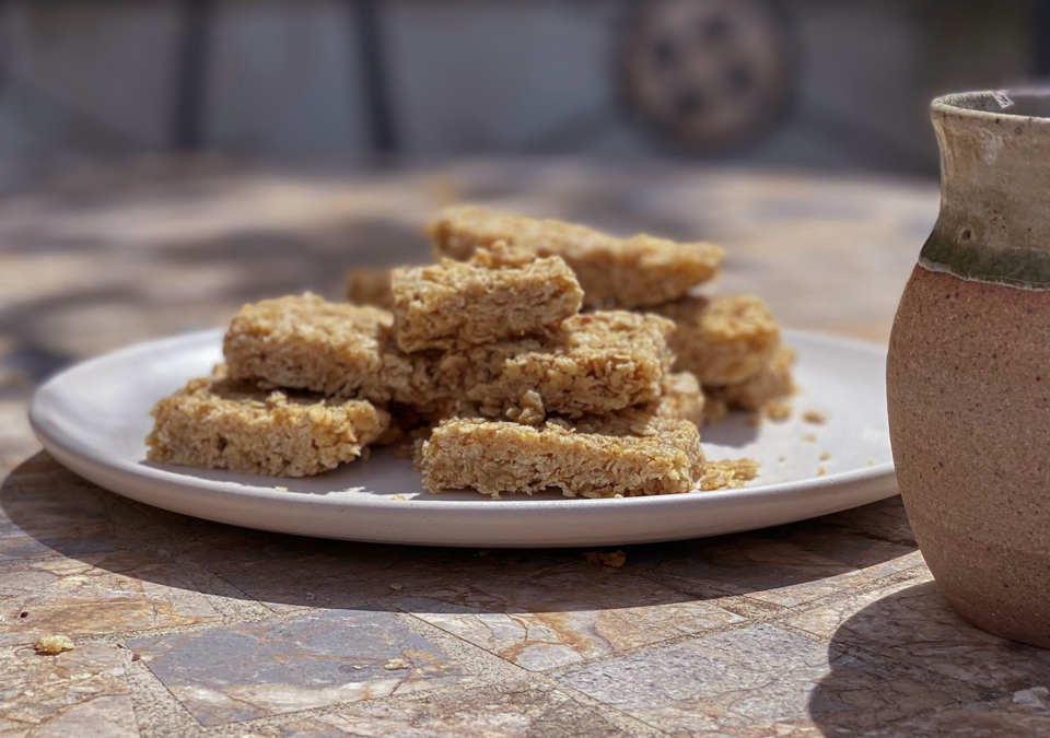ALISON’S NO-BAKE FLAPJACKS
